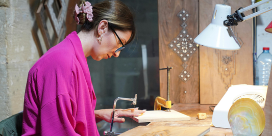 Comment fonctionne la gravure sur verre ? Guide complet